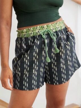 Women’s Aerie Jacquard High Waisted Shorts size Medium in Green Mission Sz M